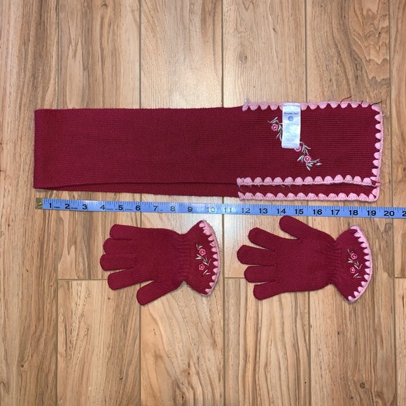 LOWEST PRICE! 😊 🥶GIRLS SCARF & GLOVES SET🥶 - Picture 2 of 2